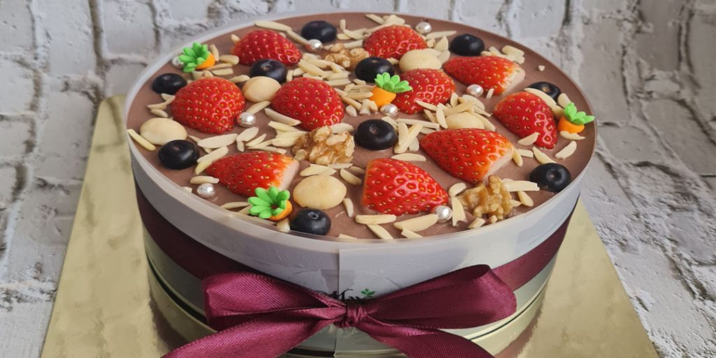 Vegan Strawberries Cake